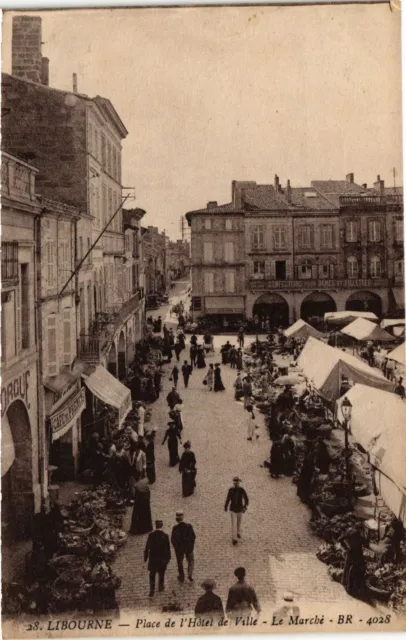 CPA LIBOURNE Place de l'Hotel de Ville-Le Marché (336322)