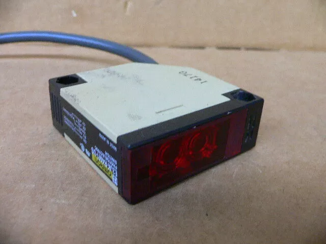 Omron E3Jk-R4M1-Us Photoelectric Sensor 0-4M Red Led 10-30Vdc