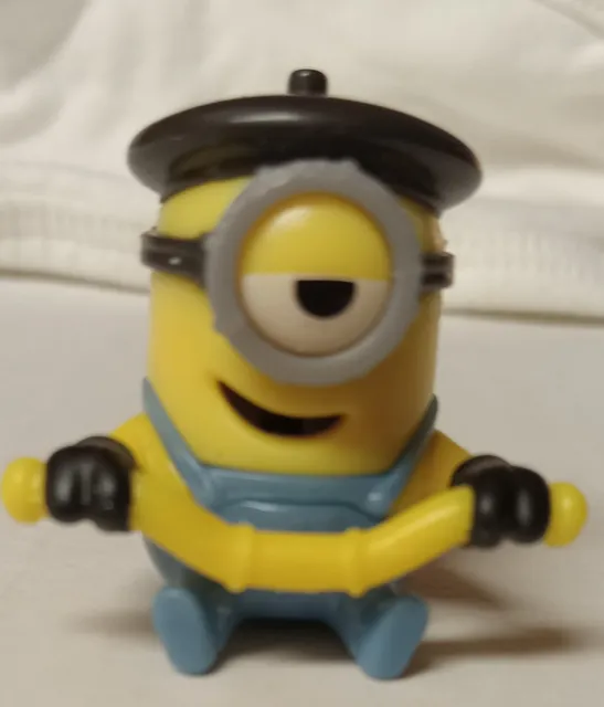 Despicable Me Minion Stuart Surprise Mini Figure