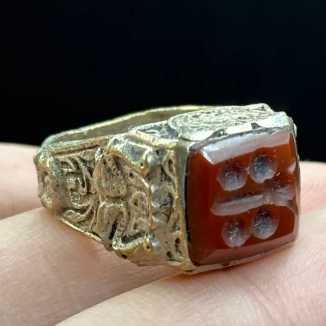 Beautiful ancient roman agate stone with unique intaglio old ring E