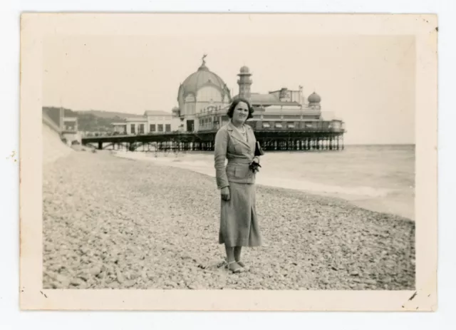 Amateur Snapshot PHOTO - On the Beach in NICE One Woman Fashion Fashion