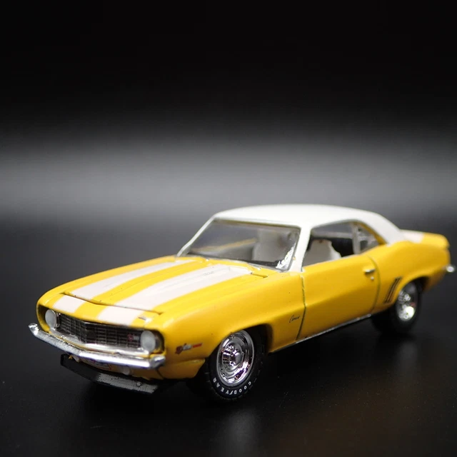 1969 69 CHEVY Chevrolet Camaro Z/28 Rare 164 Echelle Diorama Diecast