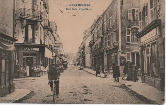CPA - TOUL - Rue de la République