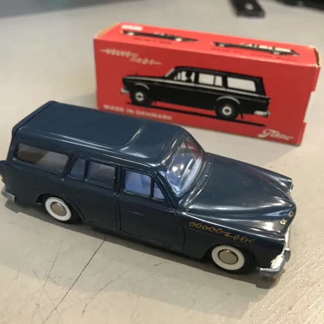 Tekno Denmark Volvo 121 station wagon Réf: 830 Dark Blue,Mint In Box