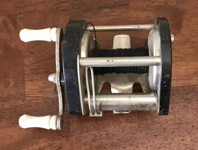 VINTAGE OCEAN CITY 1600 Fishing Reel With Original Box And