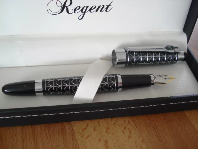 Stylo plume noir argenté guilloché Régent  Le Général garantie coffret