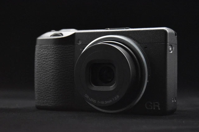 RICOH GR III 24.2MP 18.3mm f/2.8 Digital Camera Black From JAPAN 【MINT】 #913 3