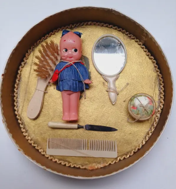 Eine alte KEWPIE Googly Doll Puppe im Originalkarton