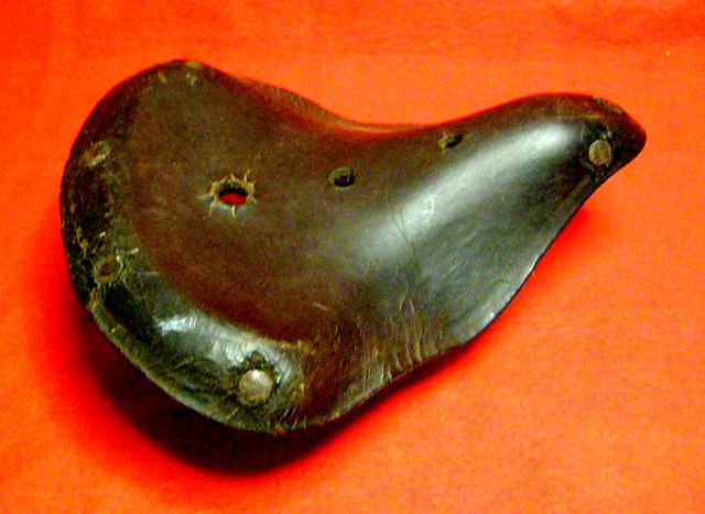 ANCIENNE PETITE SELLE de vélo d'enfant plastique moulé course ANCIENNE PETITE SELLE de vélo d'enfant plastique moulé course