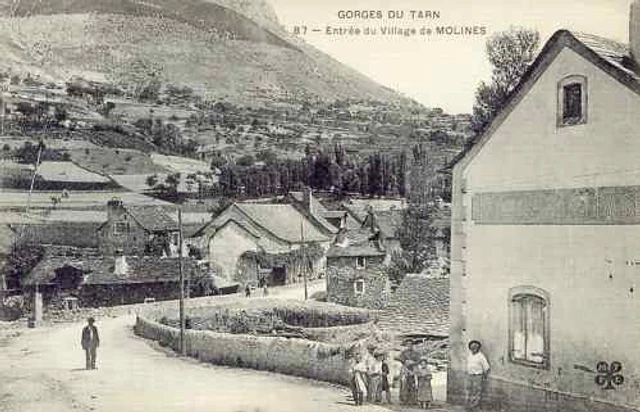 48 - CPA - Entry of / The Village De Molines