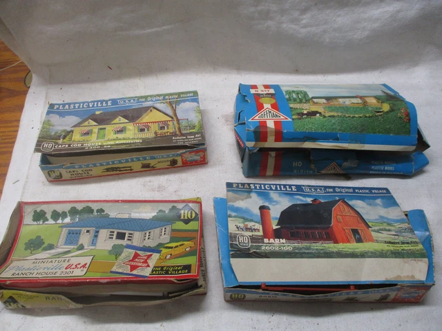 Vintage group of Plasticville & Hoffman HO buildings