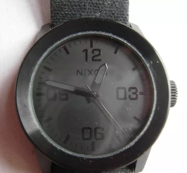 WRISTWATCH NIXON IN the Hot Zone The Private 100m stainless steel