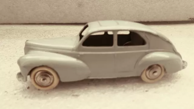 Dinky Toys France Ref 24R Peugeot 203 Gris Clair Tres Bon Etat D Origine