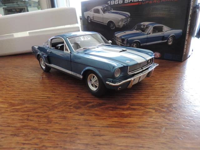 LANE EXACT DETAIL 1/18 Scale 1966 Shelby GT350 Red / White Diecast