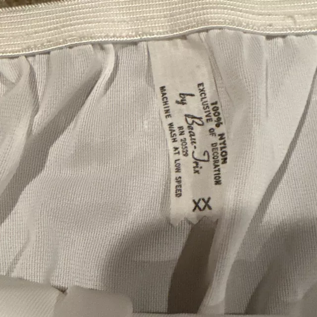 Vintage Beau Trix Half Slip Women’s SNIP A ROW White 100% Nylon USA 30W X 23L 3