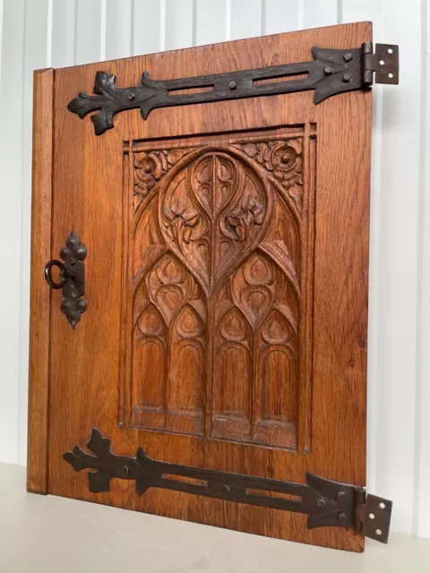 A Stunning Thick Gothic Revival Door panel in oak (2)