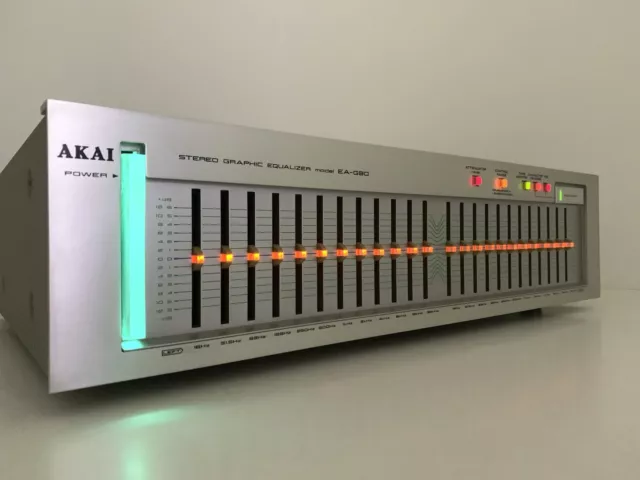 Akai EA-G90 Stereo Graphic Equalizer Rare LED 2 Colour Vintage 1981 Work