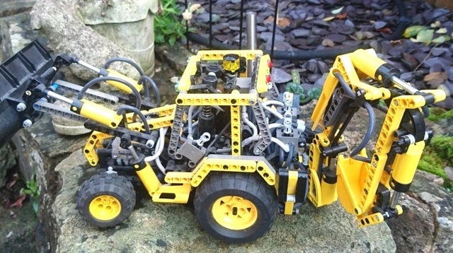 CLASSIC LEGO TECHNIC 8455 Back Hoe JCB Rare to find now 90.00