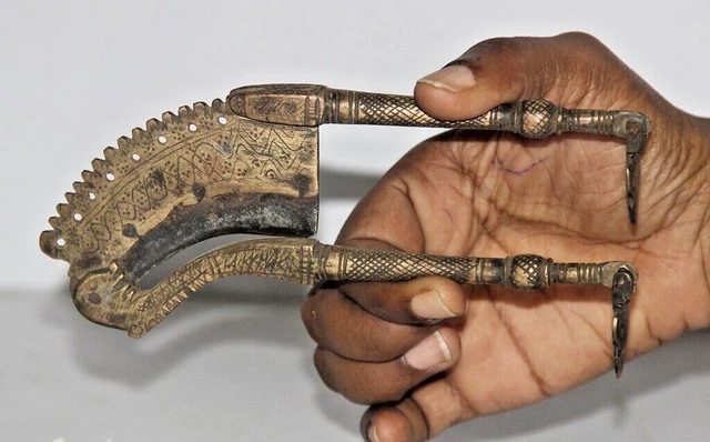 Vintage Brass Handcrafted Inlay Engraved Unique Shape Betel Nut Cutter/Sarota