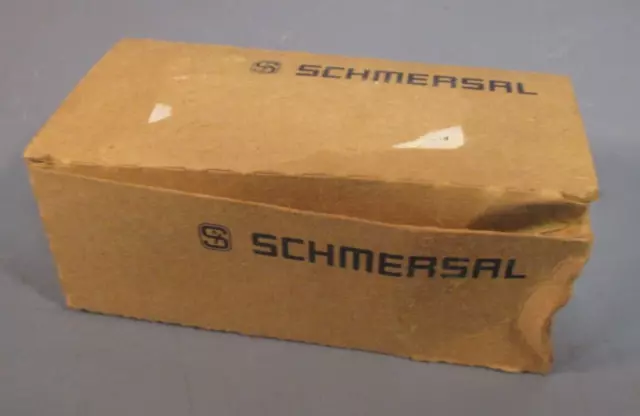 Schmersal Safety Interlock Switch W/key AZ 16-02zvrk-M20