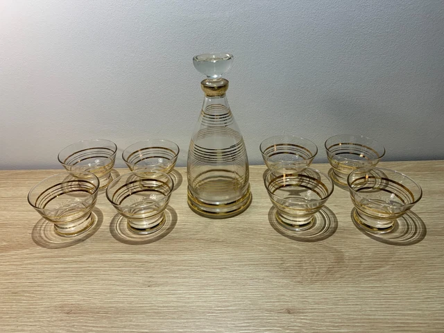 8 Coupes à Champagne en Cristal Gravé Baccarat, XIXeme, Anciennes