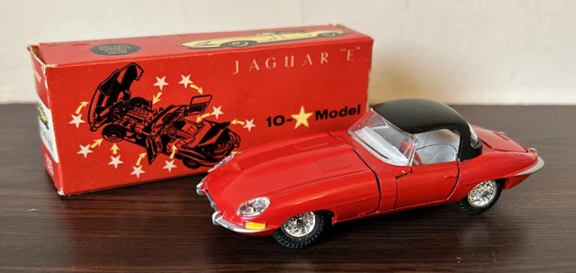 La Jaguar type E cabriolet rouge en miniature par Tekno au 1/43e
