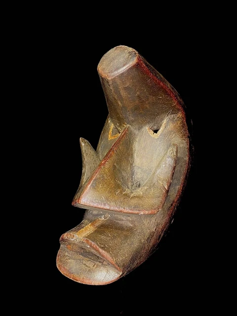 Maschera tribale africana in legno intagliato a mano appeso a parete dan...