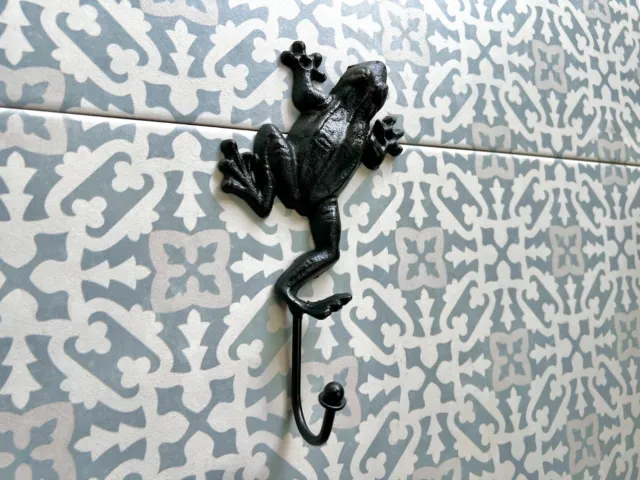 Frog organization hook, Cast Iron Wall Towel holder, Bathroom Jungle Nature Bath