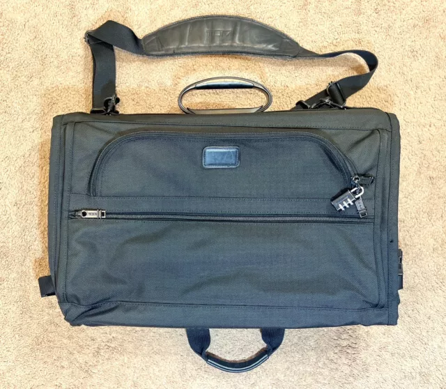 Tumi #234D3 Ballistic Nylon Black Garment Bag 20" Tri Fold W/Strap & Lock EUC