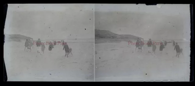 Famille Plage c1920 Photo NEGATIVE Stereo Plaque de verre PL28L2n17 Vintage 