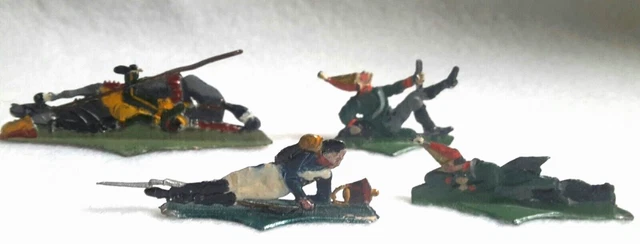 Lot Soldats couchés, blessés, morts, Cavalerie,  Empire  plat d'étain, anciens