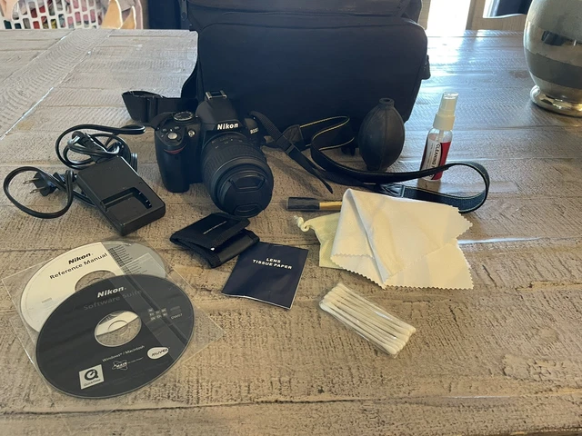 Nikon D D3000 10.2MP Digital SLR Camera - Black (Kit w/ AF-S DX VR 18-55mm Lens)