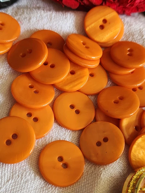 Lot 12 boutons vintage en nacre orange pétillant à trous 1,8 cm ref 117