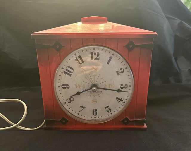 VINTAGE WESTCLOX COUNTRYSIDE Red Farm Barn Electric Wall Clock Works