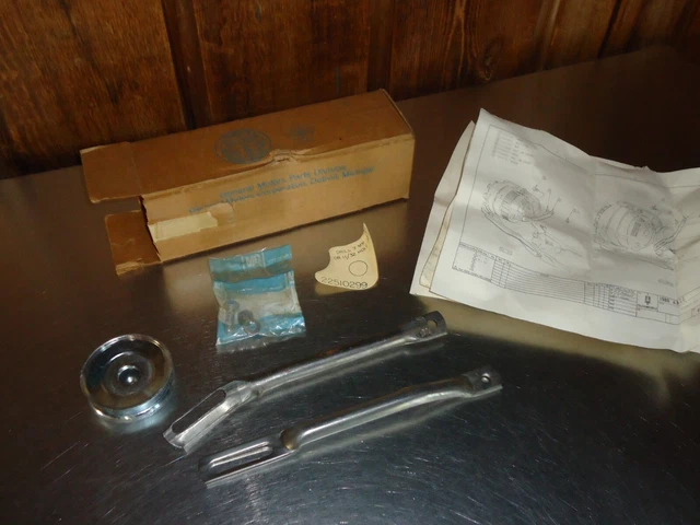 New NOS GM Alternator Repair Kit Brackets Pulley 22510310 1980 Diesel 350 Truck