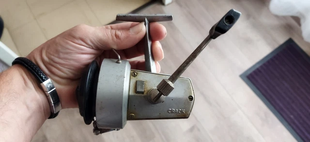 Moulinet CRACK 800 D’occasion - Avec Housse De Protection, état Fonctionnel