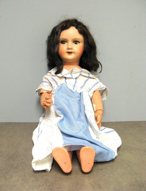 Poupée marquée SFBJ 301 PARIS taille 12 (69 cm). Tête porce