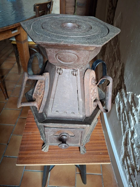 Ancien Fourneau En Fonte - Poêle Sans Conduit - Vintage