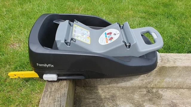 Maxi-Cosi FamilyFix ISOFIX Base for CabrioFix and Pearl Car Seats. Used RRP £99