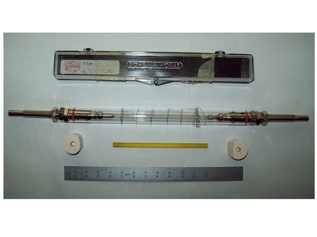 Set of Nd:YAG rod 4 x 80 mm, slightly used, and matching size flashlamp, new