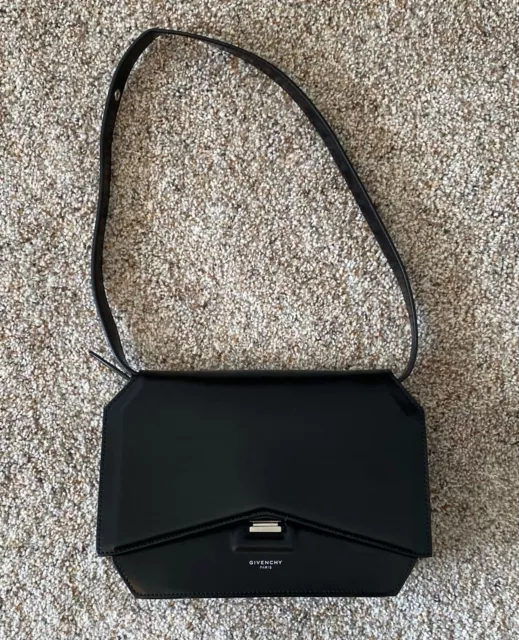 GIVENCHY Paris Medium Bow-Cut Leather Shoulder Bag Black NEW Never Used