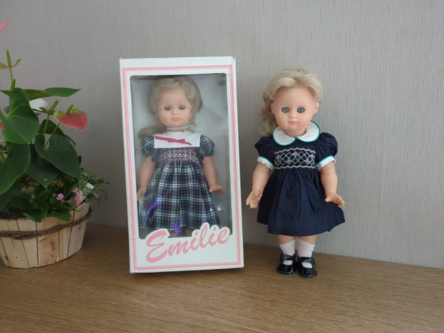 Patron De Couture Modes & Travaux - Poupée Émilie, Robe Élégante, Modèle T19 Novembre 2004, Occasion Avec Défauts D'Âge