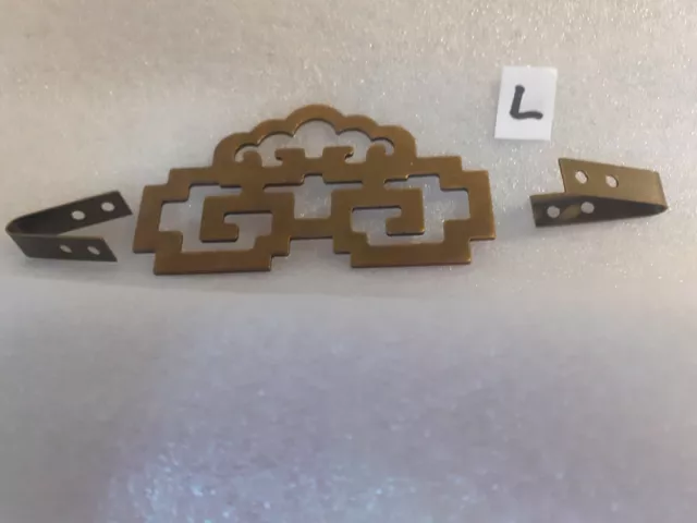 1 pc Large Chinese picture picture hanger, in Antique brass, complete with screw