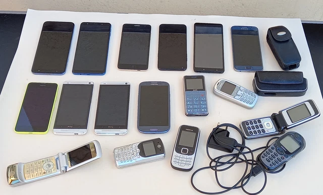 Konvolut alte Handys Motorola, Nokia, Samsung, Q6, Siemens, hTC