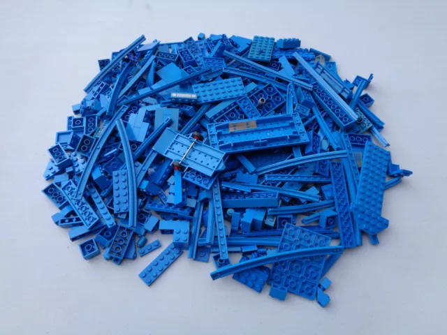 LEGO - 817 g - LOT DE BRIQUES ET ÉLÉMENTS DIVERS - BLEU