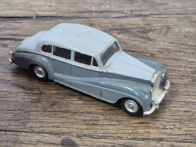 Dinky Toys GB n° 150 ROLLS ROYCE Silver Wraith 1/43 jamais