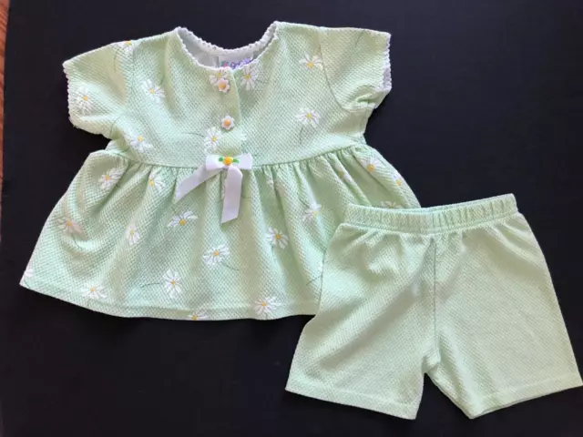 Vintage Little Lass Toddler Girls Green & Daisey 2pc. Shorts outfit Size 18 Mo.