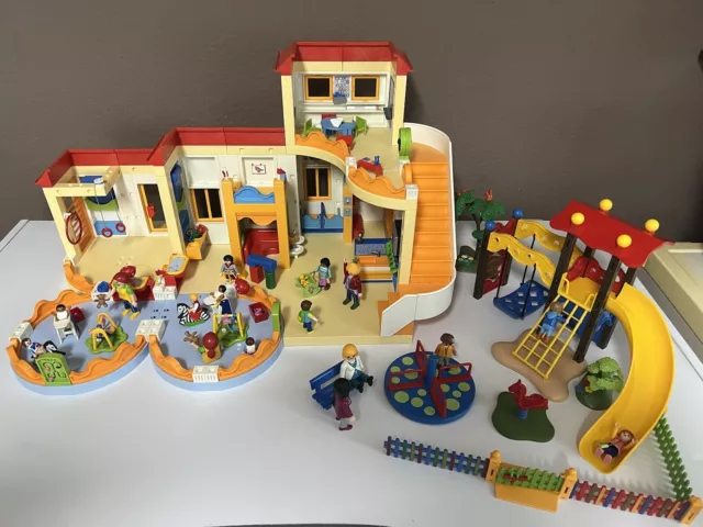 Playmobil Kindergarten Kita Sonnenschein 5567 OVP +Grippe +Spielplatz +Turnhalle