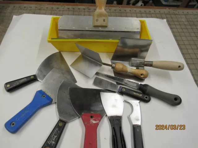 Drywall spackling tools; An assortment.