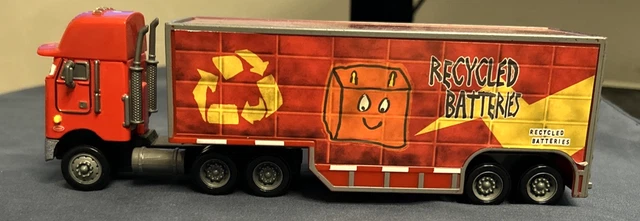 DISNEY PIXAR CARS Jerry Recycled Batteries Peterbilt Hauler Truck